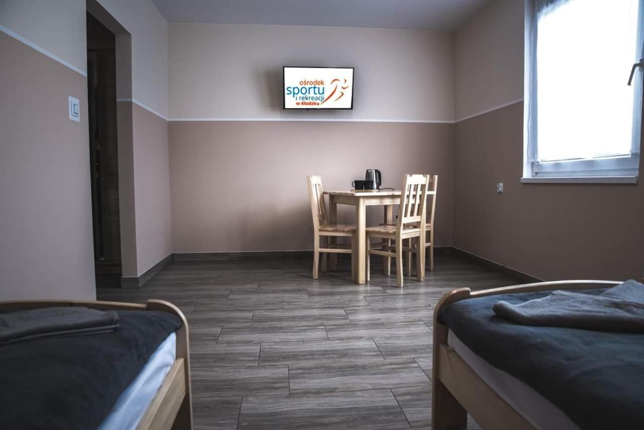Dom Wycieczkowy "Na Stadionie" Hotell Kłodzko Eksteriør bilde
